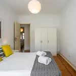 Hip And Spacious Tm Flat In Areeiro
