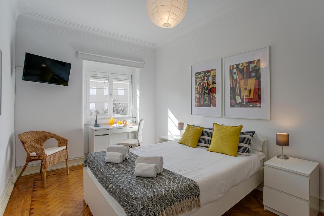 Hip And Spacious Tm Flat In Areeiro Apartment